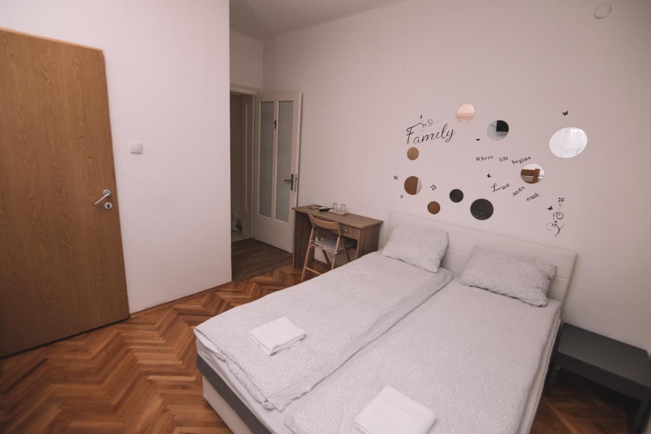 De Lux Apartment & Rooms Emilia Banja Luka Kültér fotó